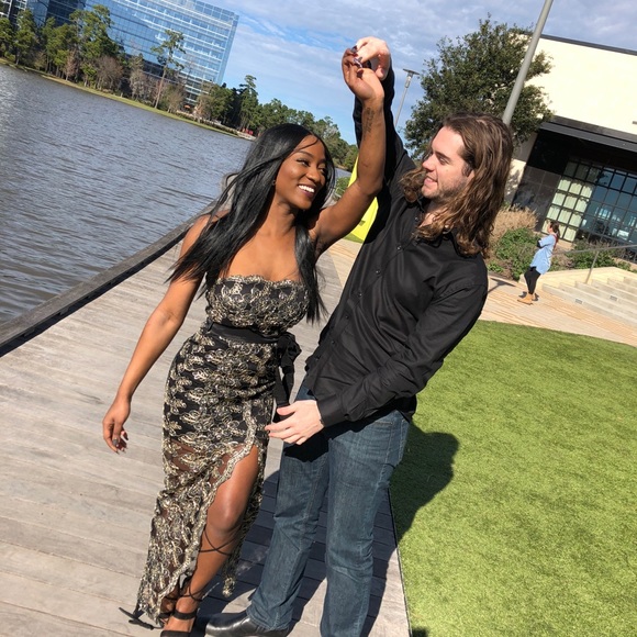 Beautiful lace dress - Picture 3 of 3